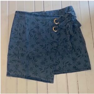 Lumiere Urban Outfitters Mini Faux Wrap Skirt Blue Leaf-Print Size M